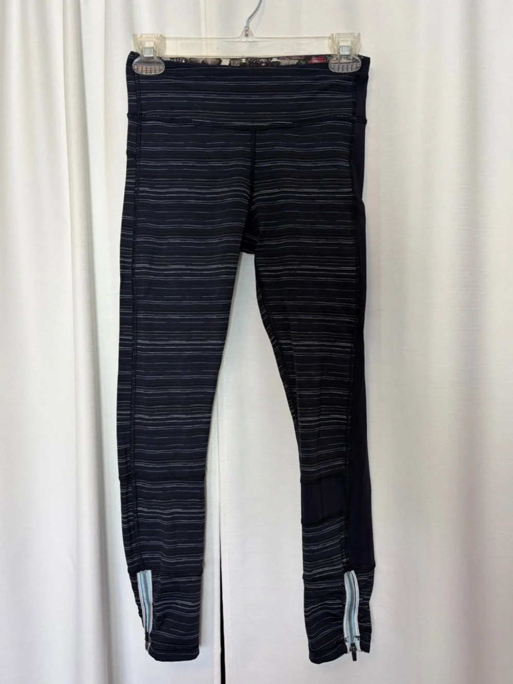 Lululemon RUN THE WORLD Blue Stripes Leggings Size 4 Ankle Zip Butterfly Waist